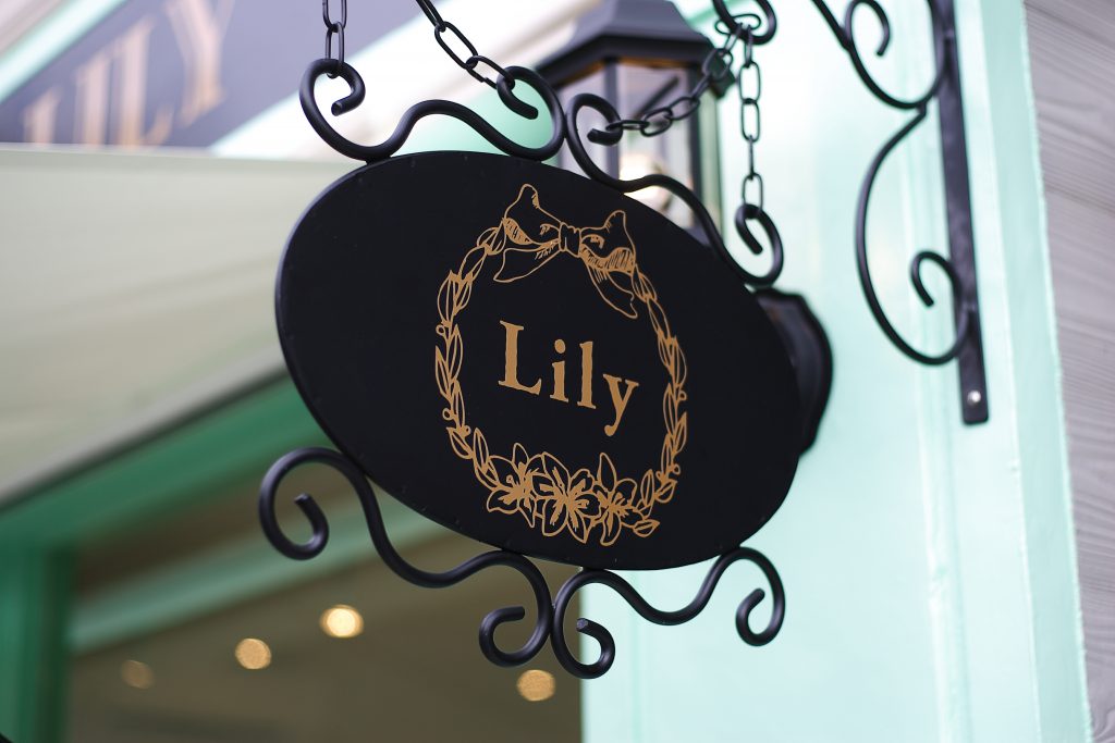 ロートアイアンで店舗サインをつくるご要望おおいです。1点ものなので、お時間も費用もかかりますが、人気ですね。