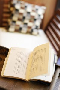 美容室ご来店のお客様にどんな効果をもたらすかを考えると、サービス内容だけでなく、内装や、インテリアデザイン、おもてなしの仕方が、びしっと揃います。だからブランド化につながるのです。