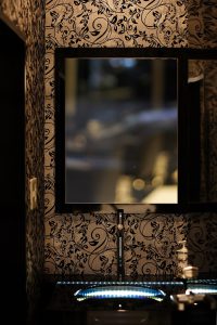 美容室のトイレの内装にも手を抜かないサロン様の工夫