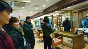 カルテット第一話での美容室の舞台、撮影風景。