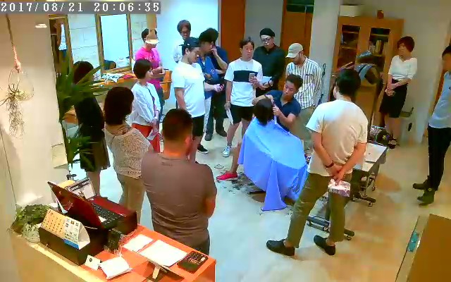 8月21日に、藤沢のシェアリングサロンfrangeで行われたドライカット講習会の様子です。