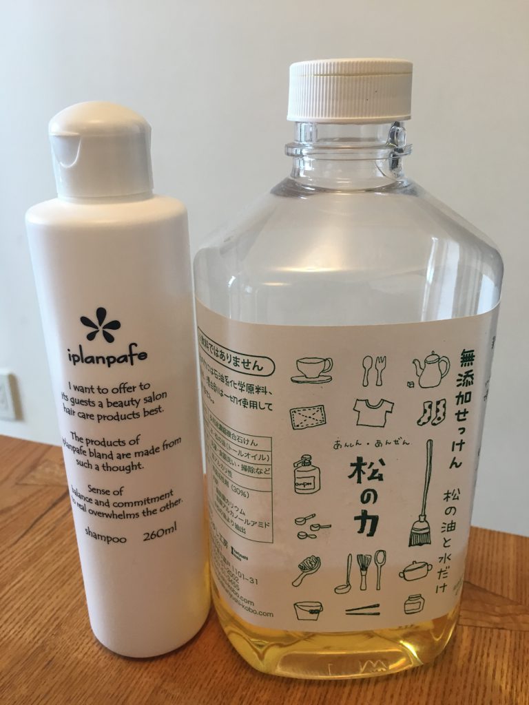 湘南台と藤沢の美容室では、上質でかつ、作り手の良心のつまったイプラン社のシャンプーをあつかっています。自宅では、子供と共用の石鹸と、イプラン社のものとを併用。